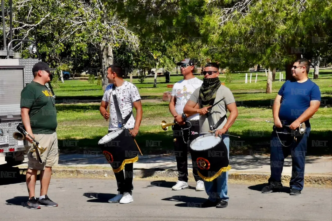 Bomberos y rescatistas ensayan para el desfile del 16 de Septiembre