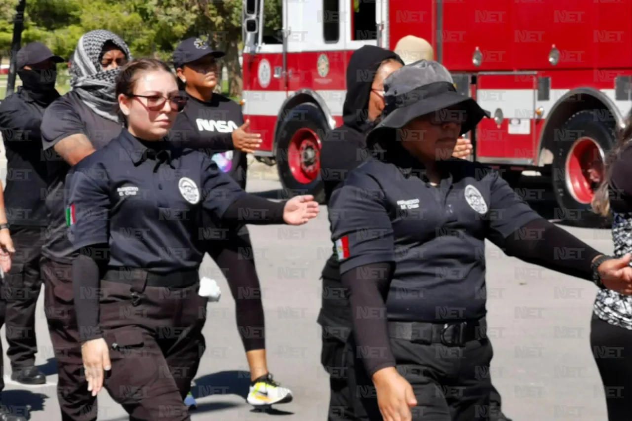 Bomberos y rescatistas ensayan para el desfile del 16 de Septiembre