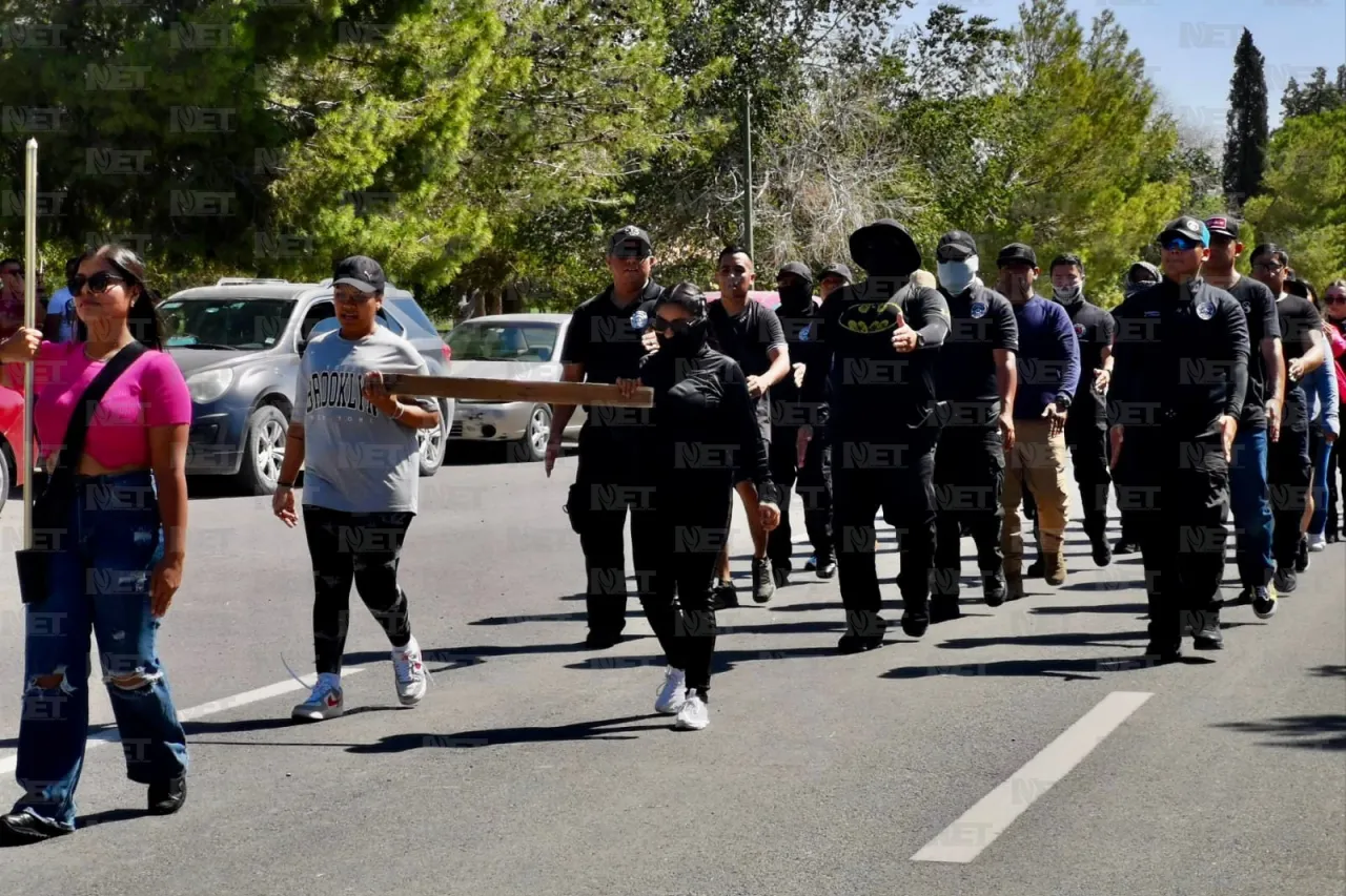 Bomberos y rescatistas ensayan para el desfile del 16 de Septiembre