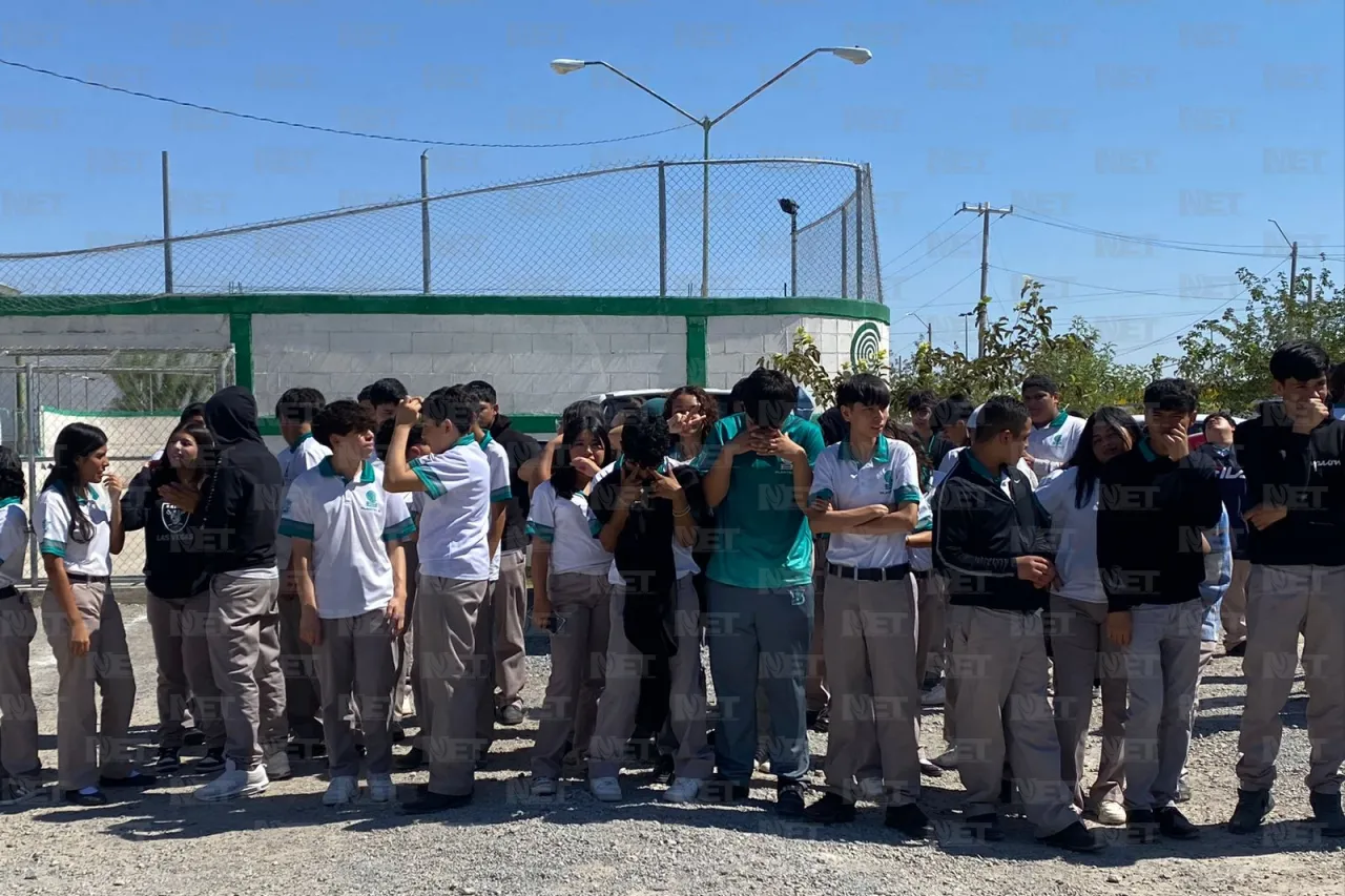 Entrega Cruz puente peatonal y calle a alumnos del Cobach 6