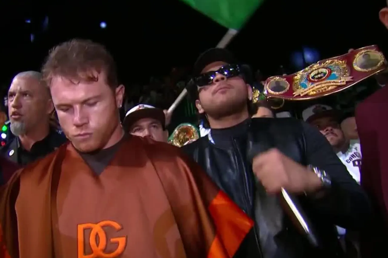 Video: Fuerza Regida acompaña salida de 'Canelo' para pelea ante Berlanga