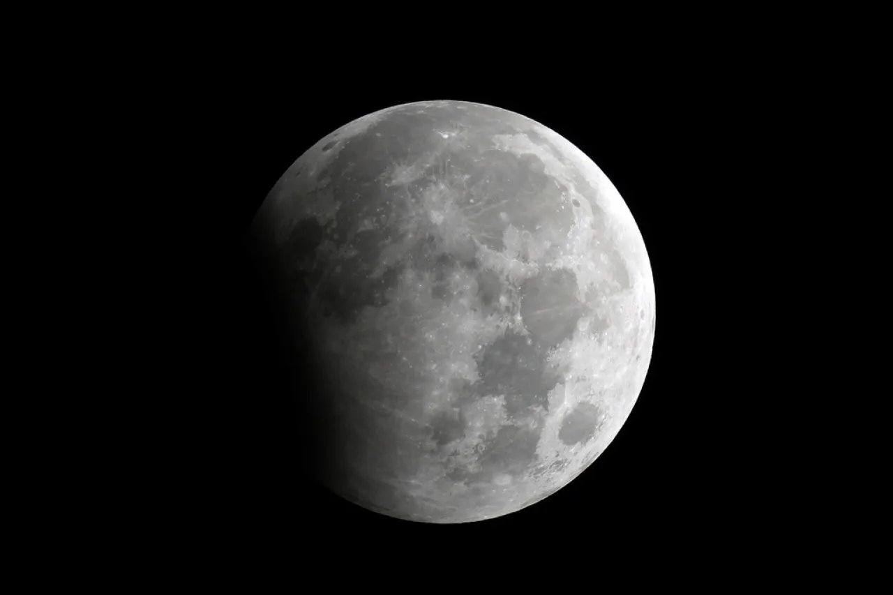 Superluna de septiembre llega hoy con eclipse