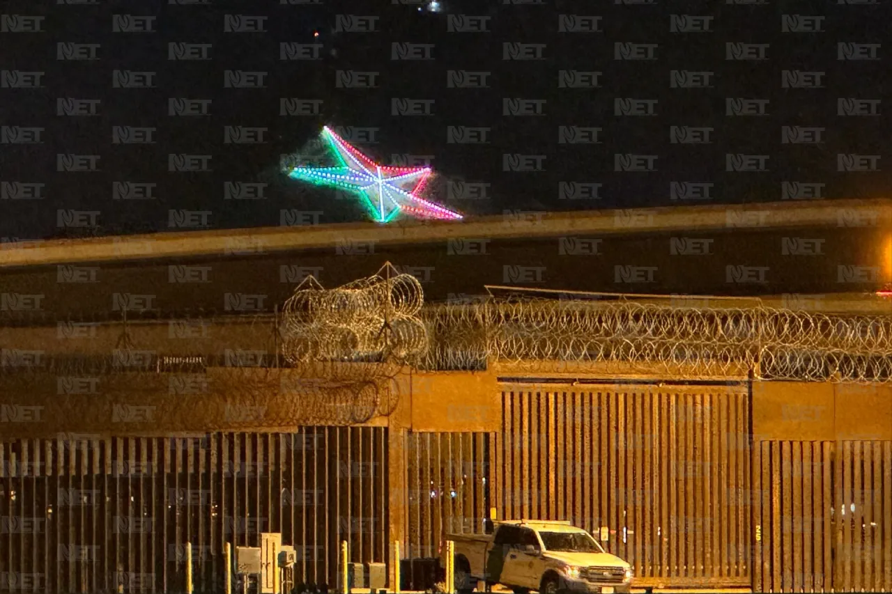 La Estrella de El Paso se ilumina con los colores de la Bandera de México