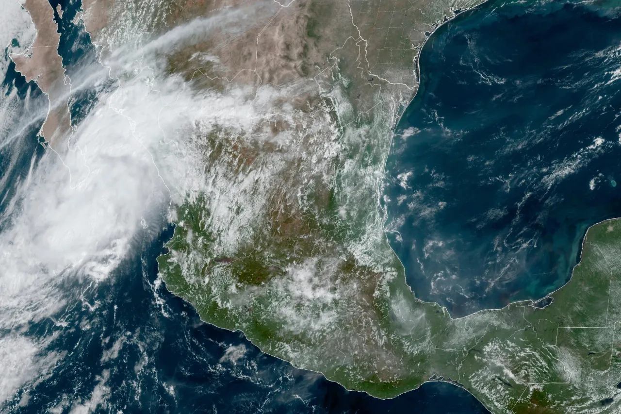 Tormenta tropical Ileana avanza sobre el sur del Golfo de California