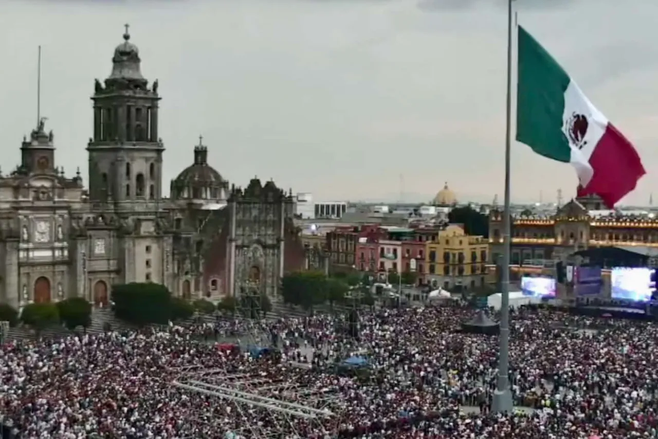 Llenan el Zócalo de la CDMX para celebración del Grito de Independencia