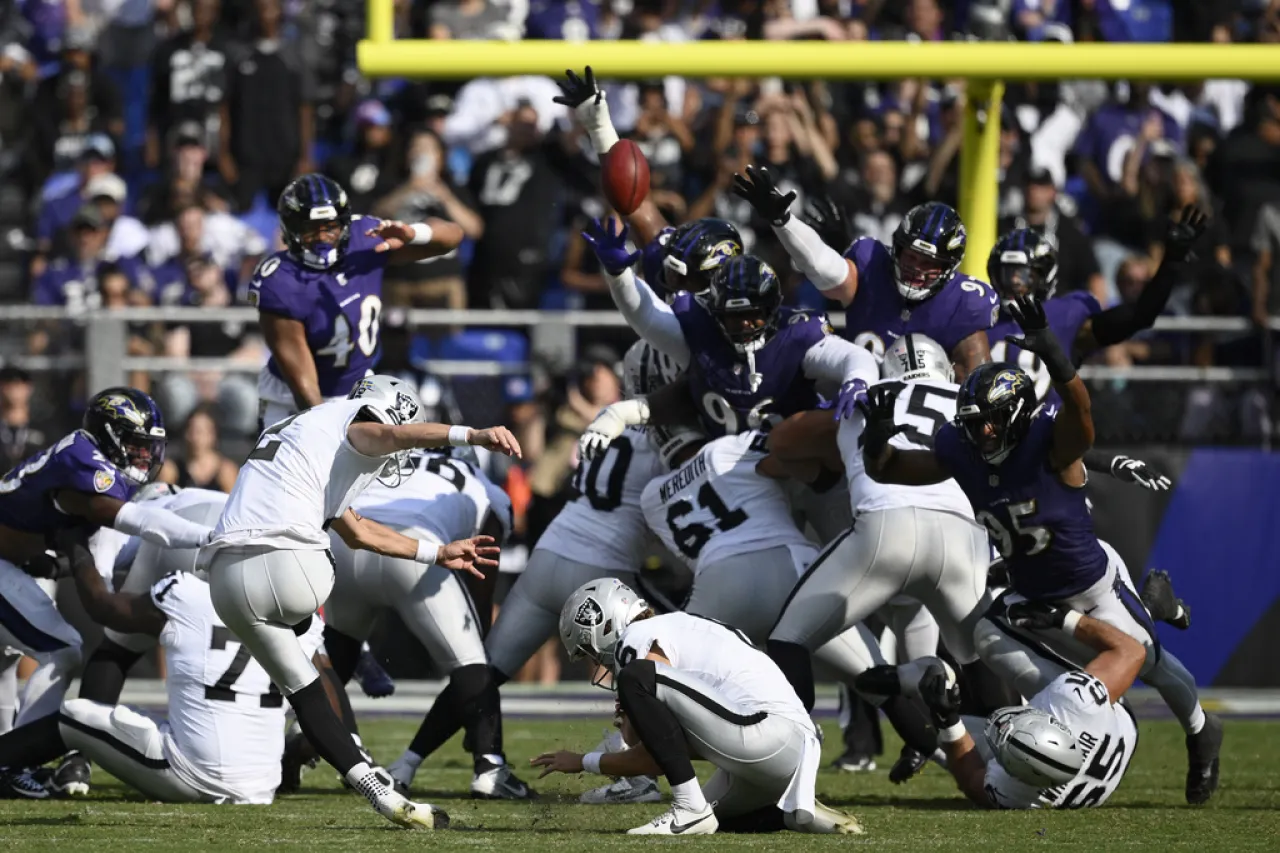 Reaccionan Raiders y vencen a Ravens