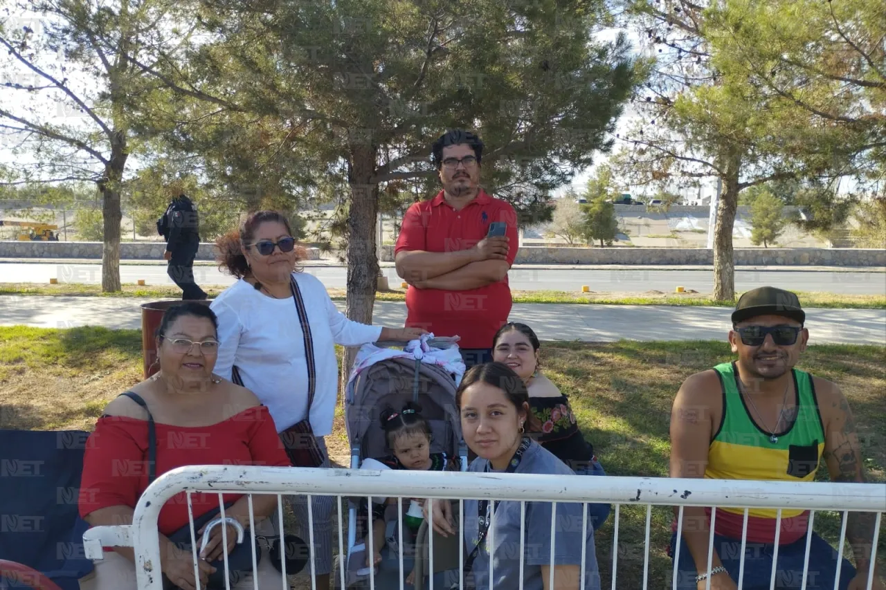 Comienzan a llegar espectadores del desfile de Independencia