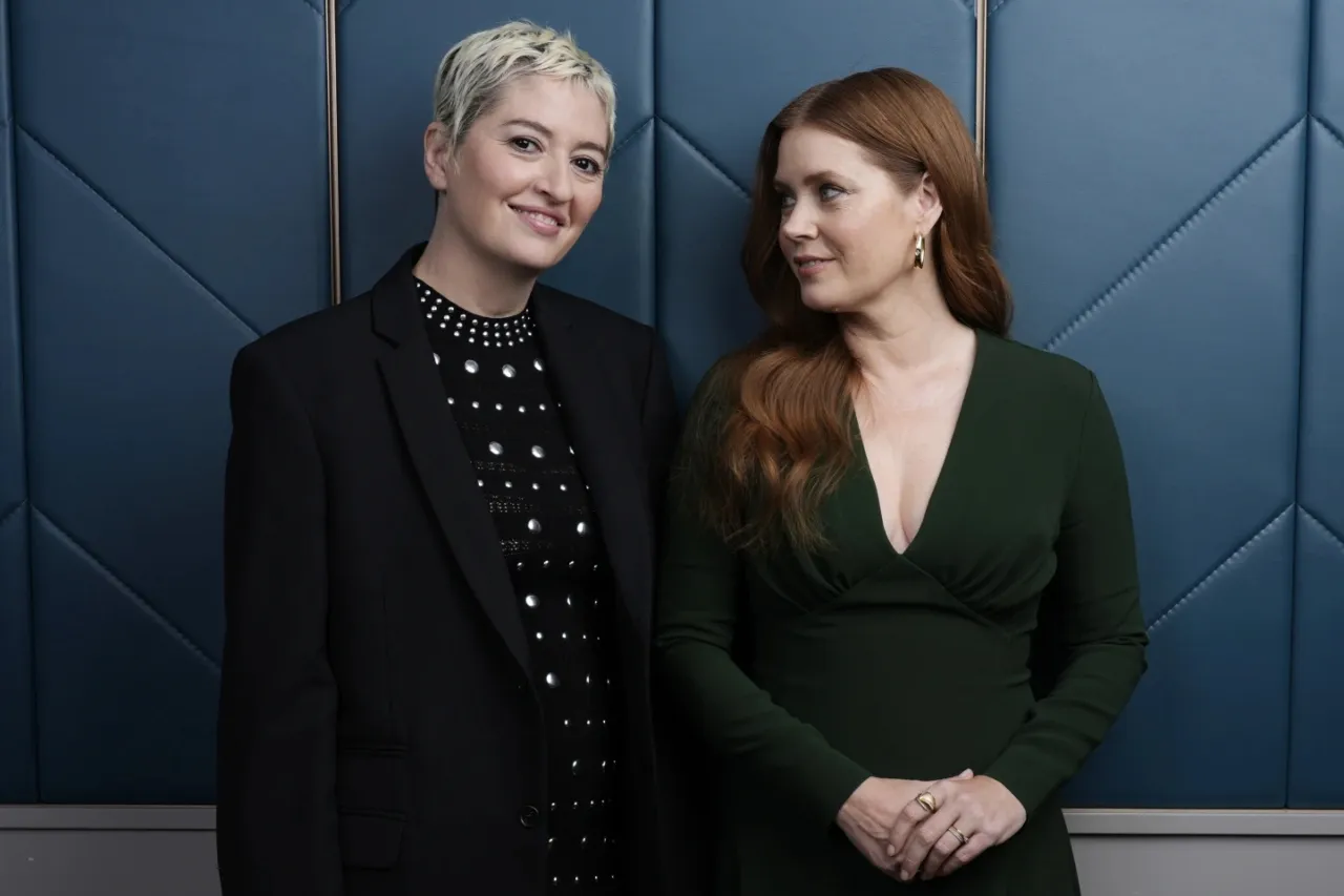 Amy Adams y Marielle Heller plasman sus experiencias como madres en 'Nightbitch'