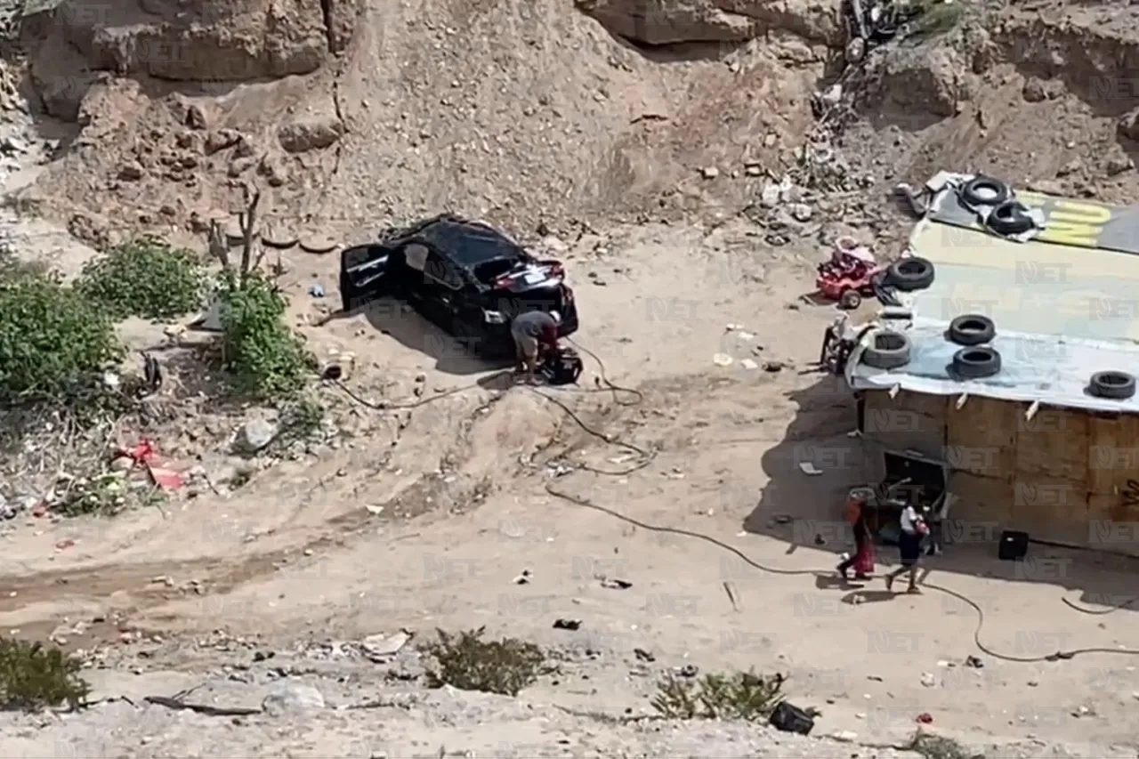 Juárez: Cae auto en barranco al poniente de la ciudad