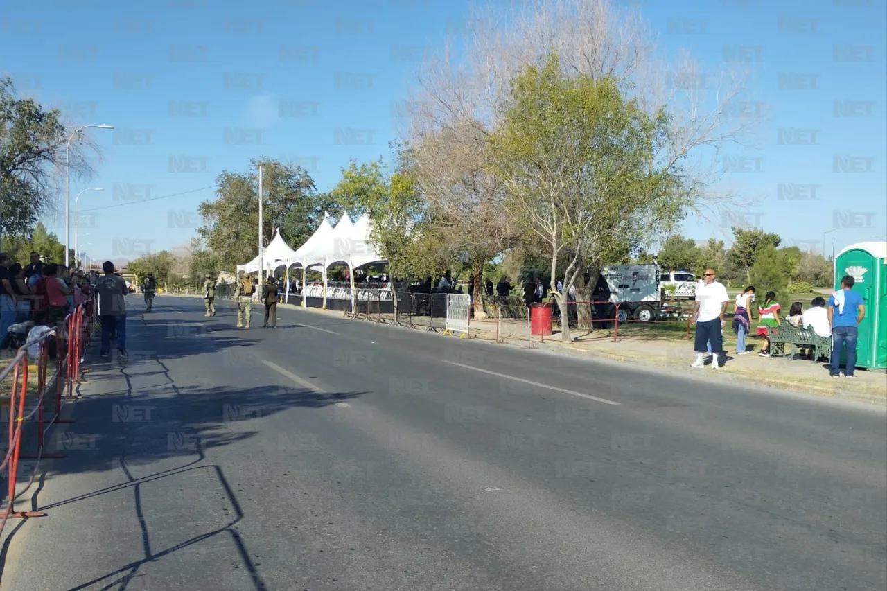 Comienzan a llegar espectadores del desfile de Independencia