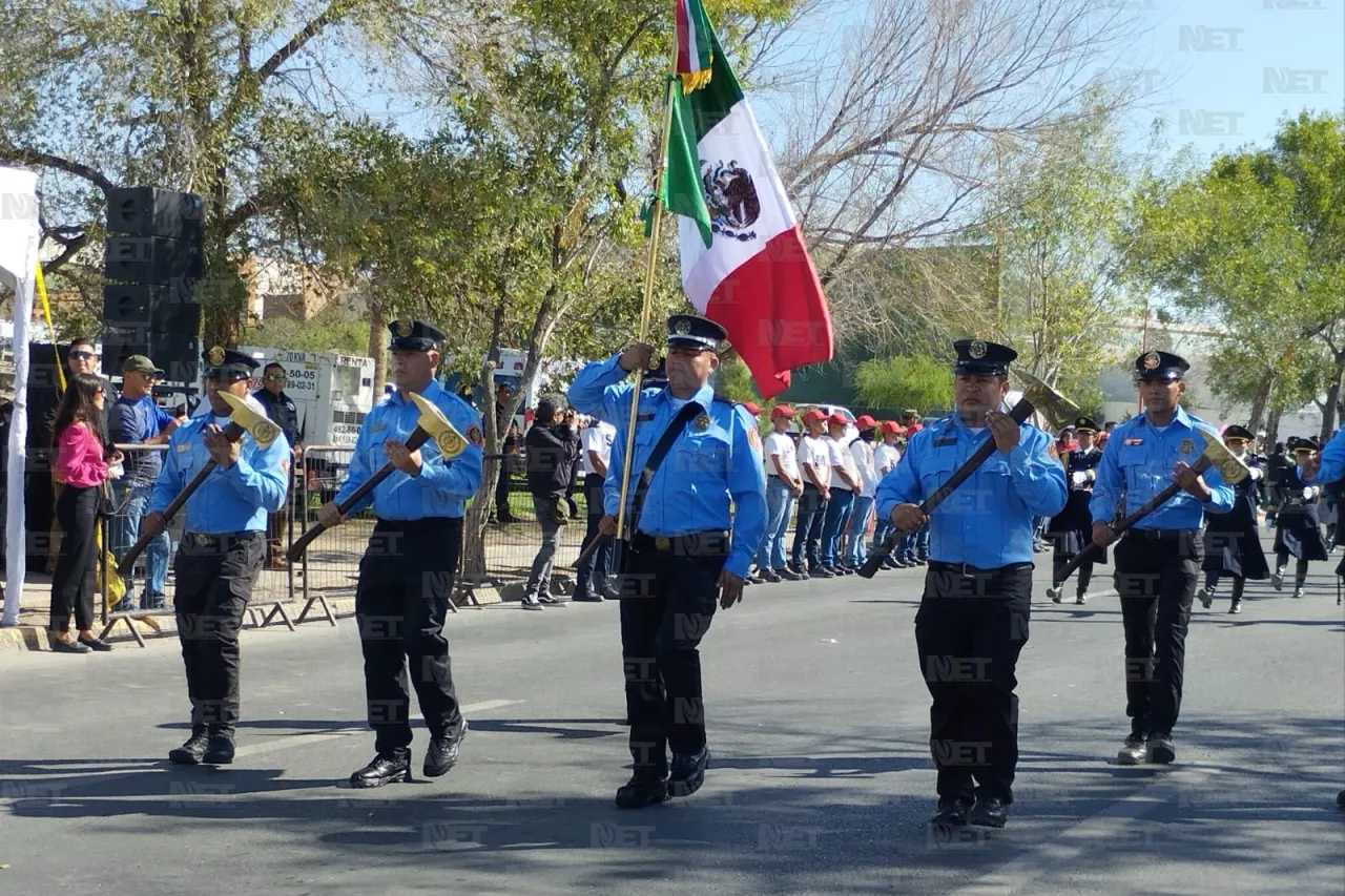 Inicia desfile del 214 aniversario de la Independencia de México