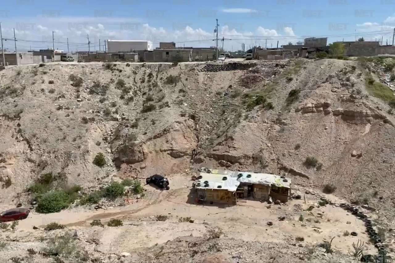 Juárez: Cae auto en barranco al poniente de la ciudad