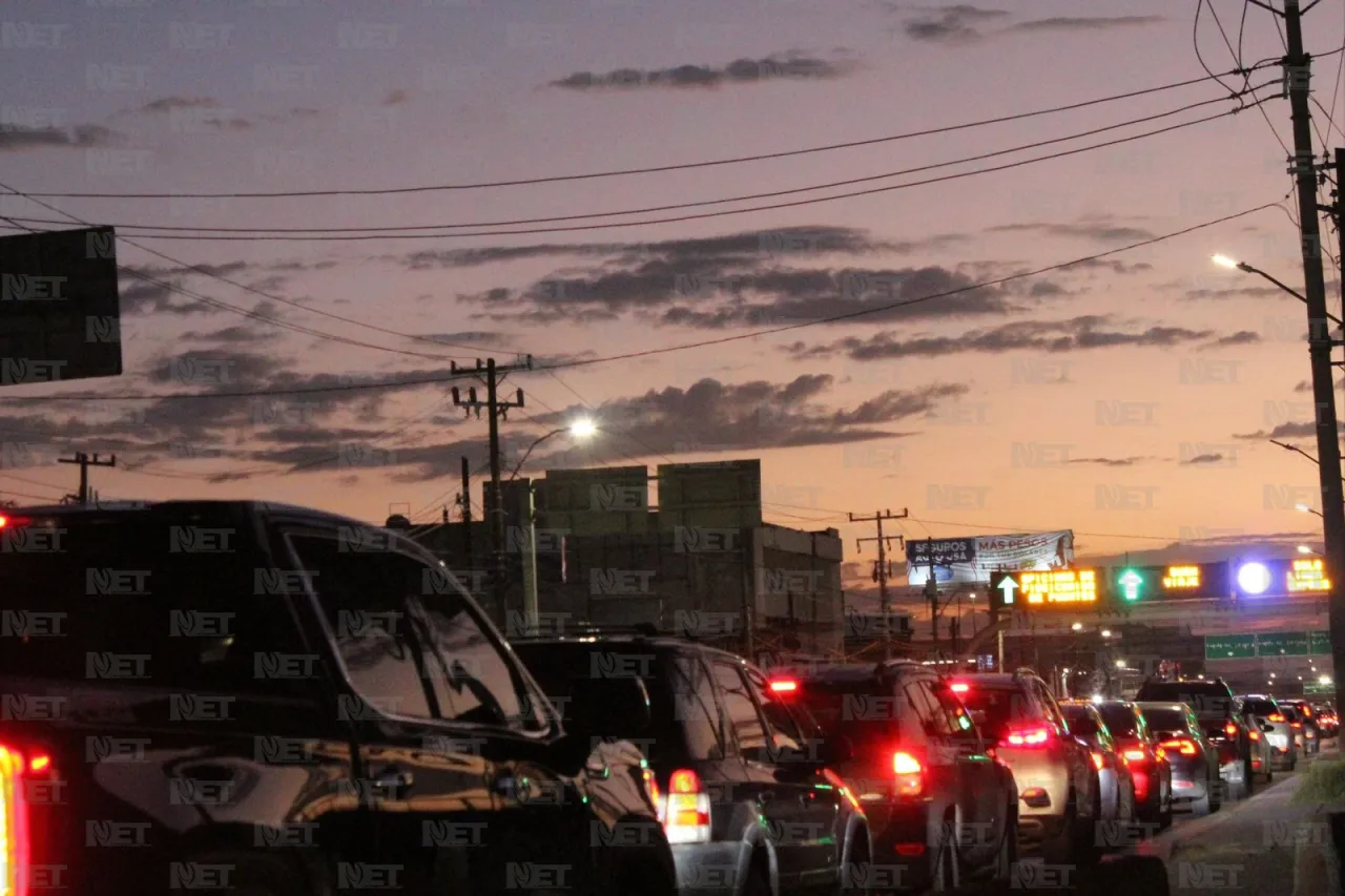 Filas de una hora para cruzar a El Paso