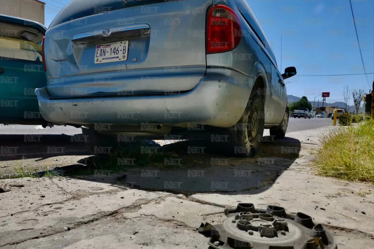 Conductor impacta a troca y la proyecta contra camioneta en la Hermanos Escobar