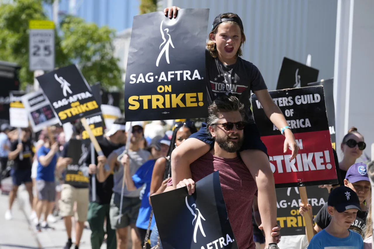 California promulga leyes para proteger a los actores ante la IA