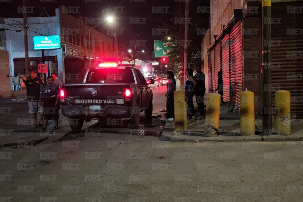 Omite alto y choca a conductor de plataforma en la Zona Centro