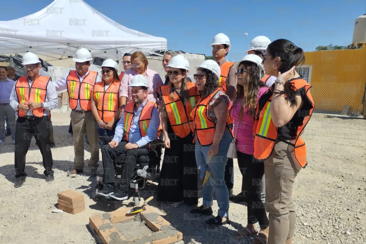 Colocan primera piedra del Centro Comunitario Parajes de San José