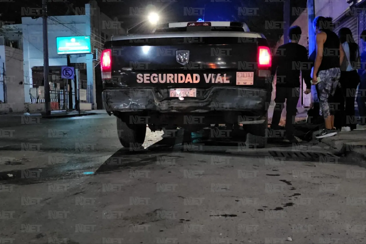 Omite alto y choca a conductor de plataforma en la Zona Centro