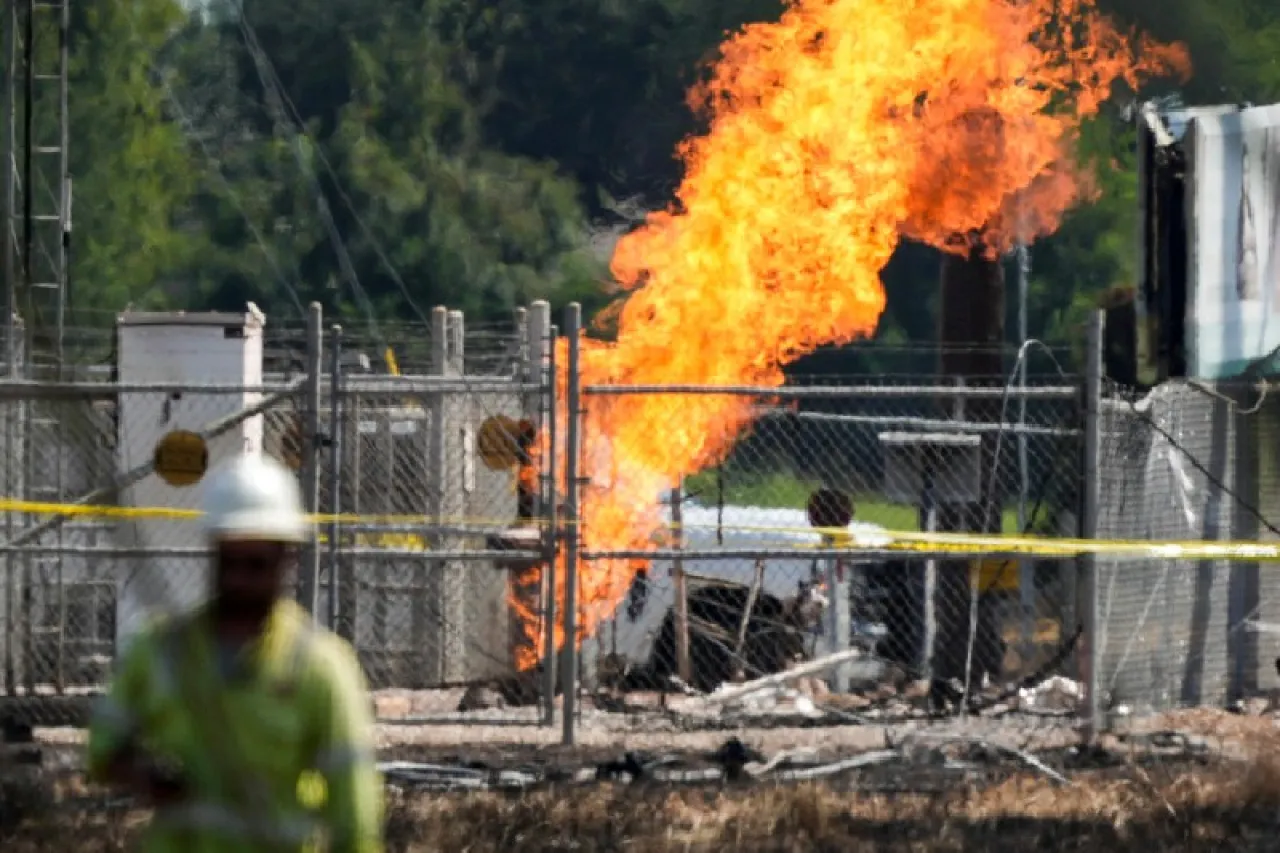 Hallan restos humanos en incendio de Houston