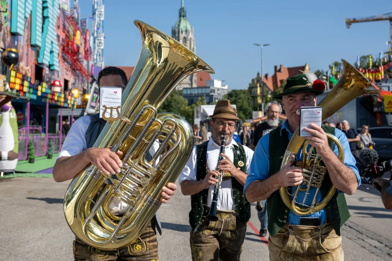 El Oktoberfest refuerza seguridad tras apuñalamiento en oeste de Alemania