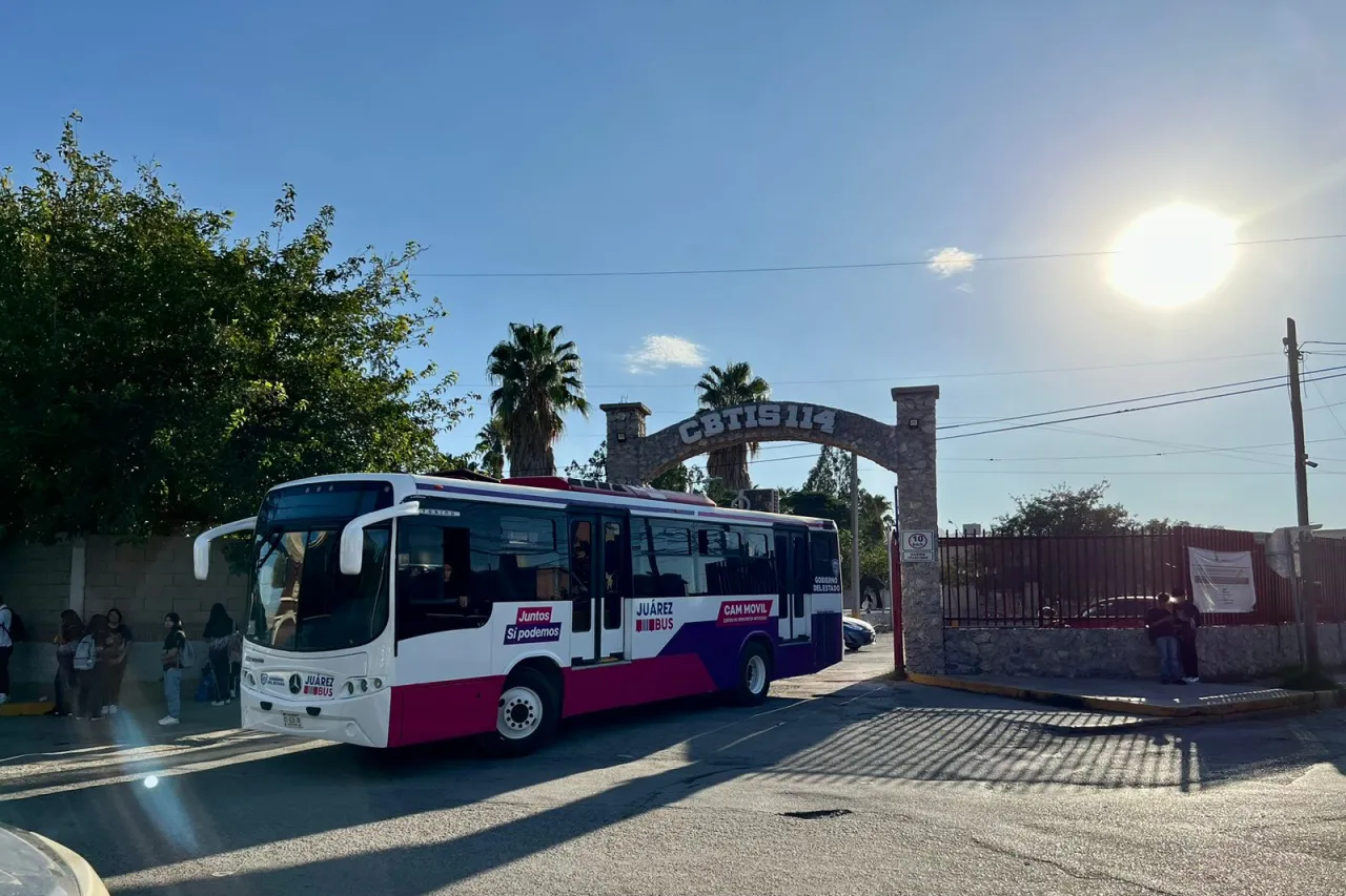 Beneficiará Juárez Bus a estudiantes del Cbtis 114 con tarjetas preferenciales