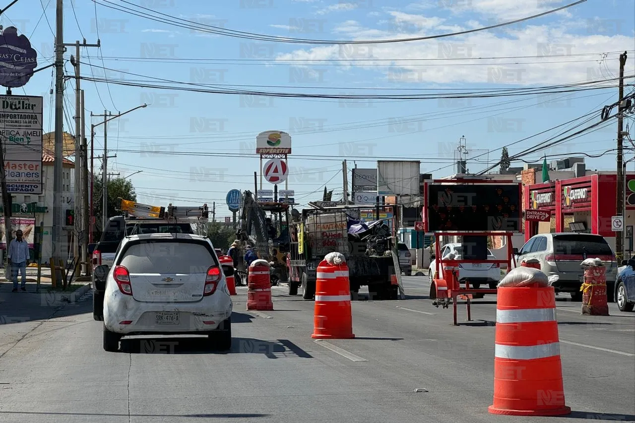 Cierran carril en la López Mateos por trabajos de la JMAS