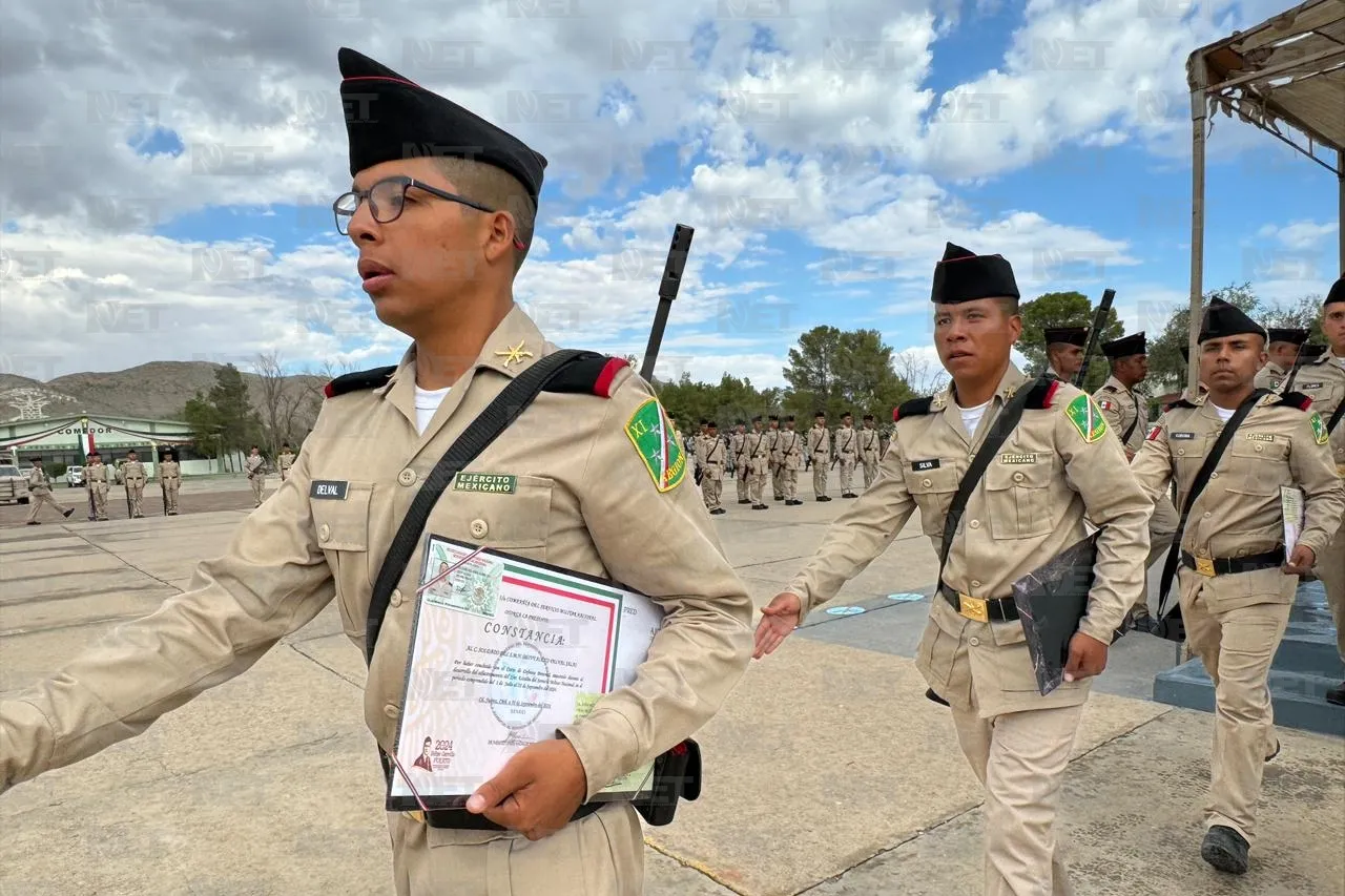 Se gradúan 100 cadetes con liberación de cartilla militar