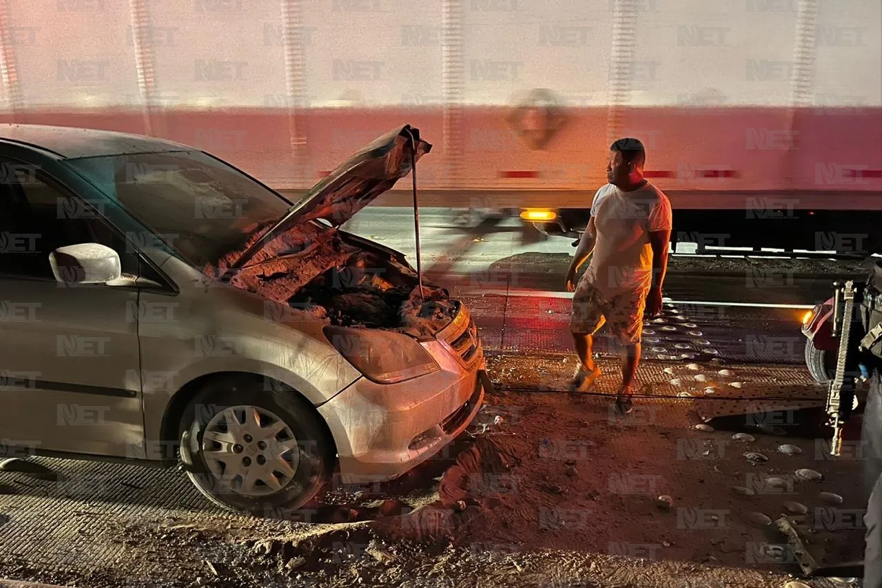 Se incendia camioneta en el Cuatro Siglos