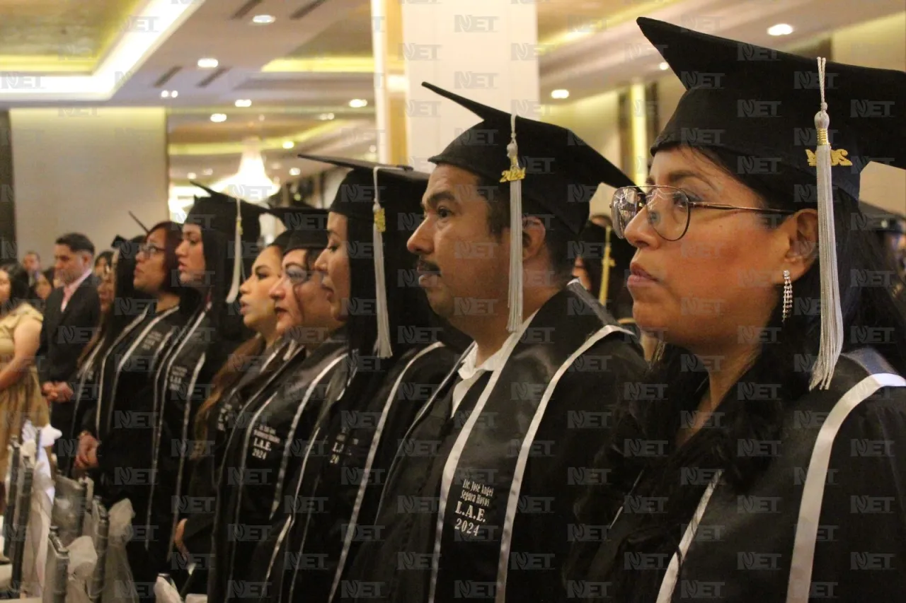 Acude alcalde a graduación del Centro Universitario Paso del Norte