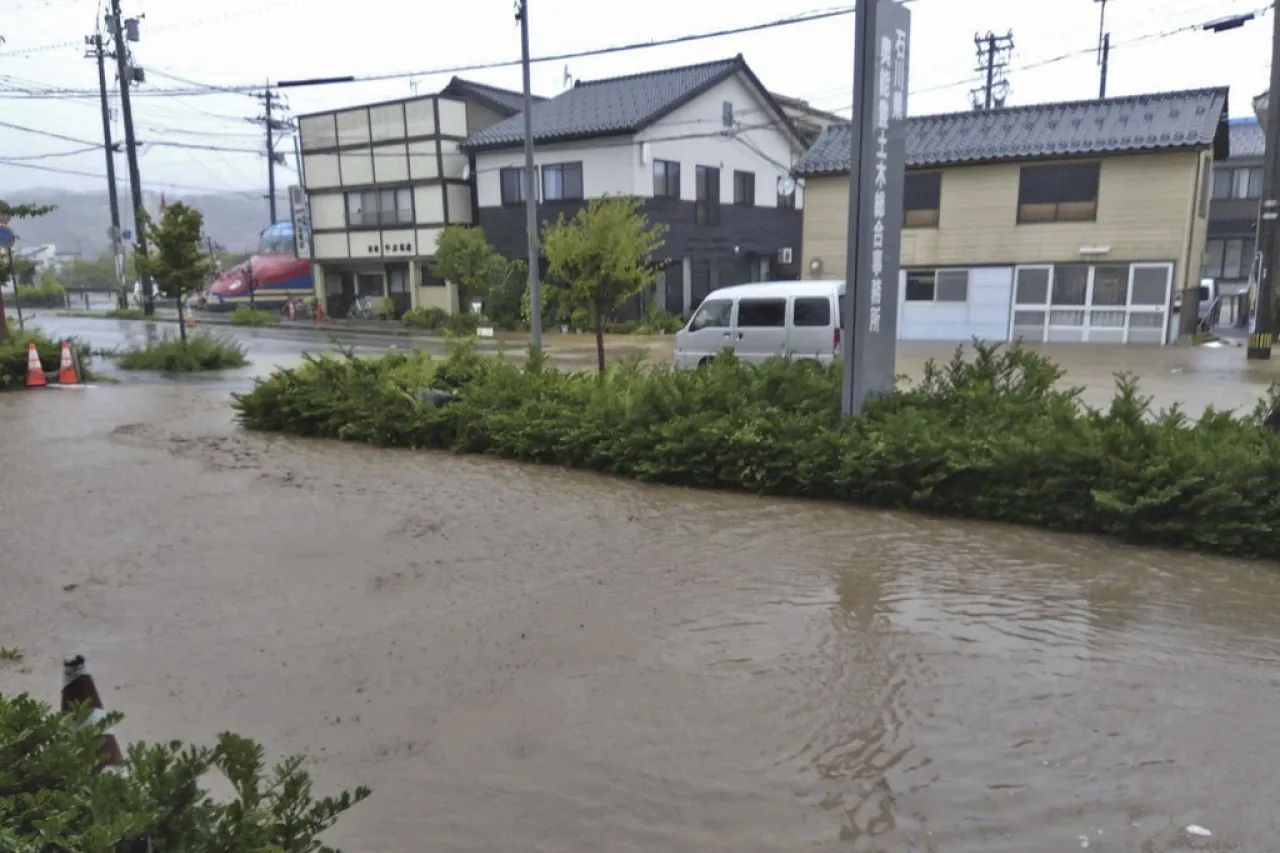 Fuertes lluvias azotan zona centro-norte de Japón