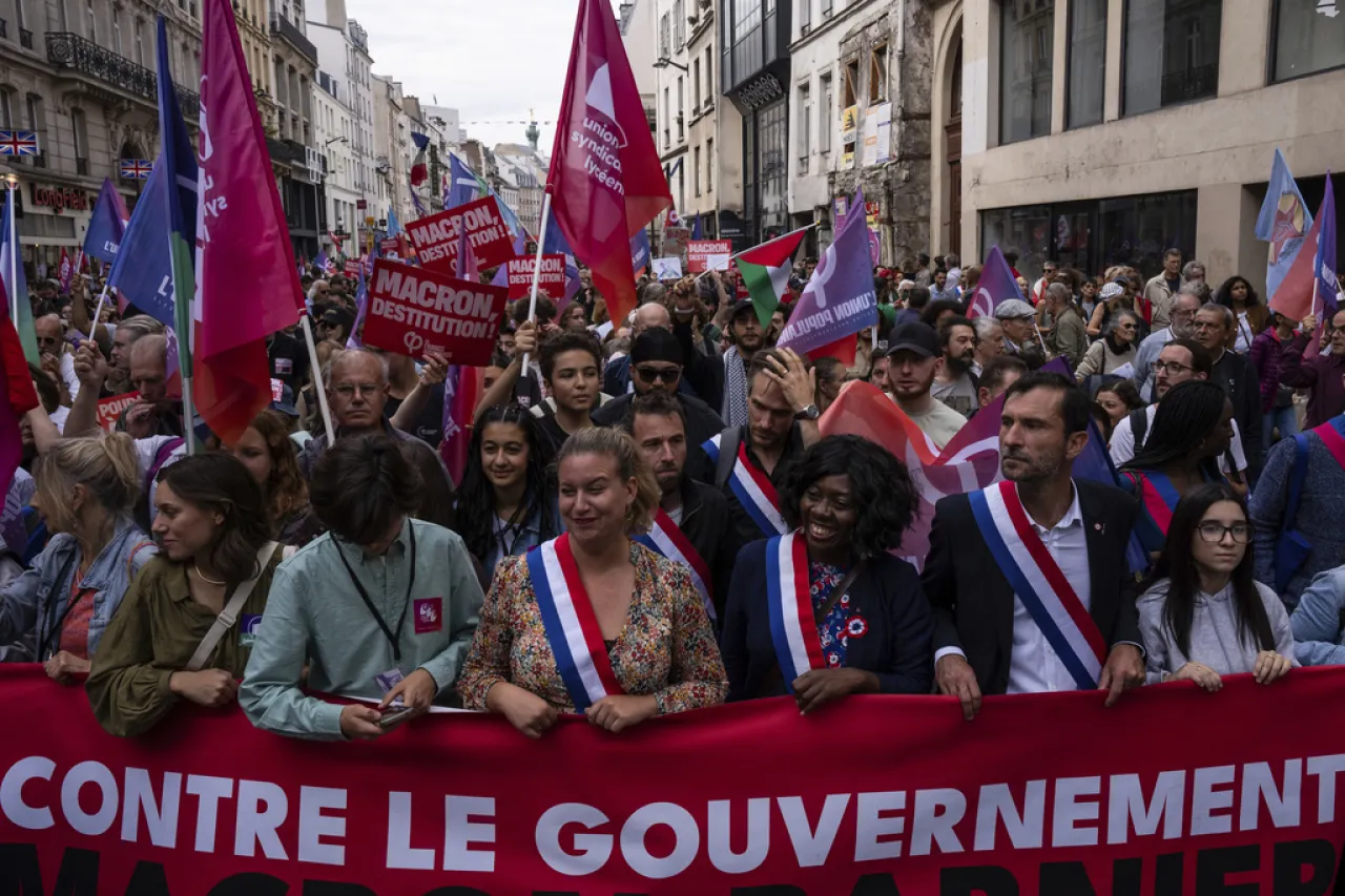 Francia anuncia nuevo gobierno de centroderecha