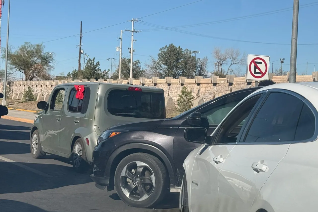 Paralizan línea del puente Libre en choque múltiple