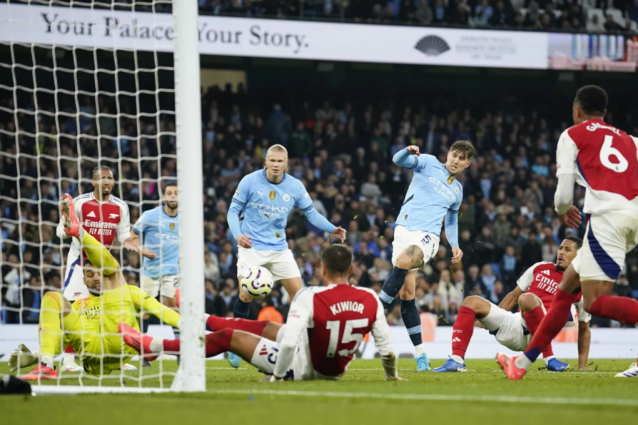 Man City salva punto en los descuentos al igualar 2-2 con Arsenal