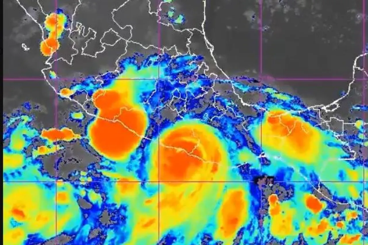 Huracán John toca tierra en Guerrero