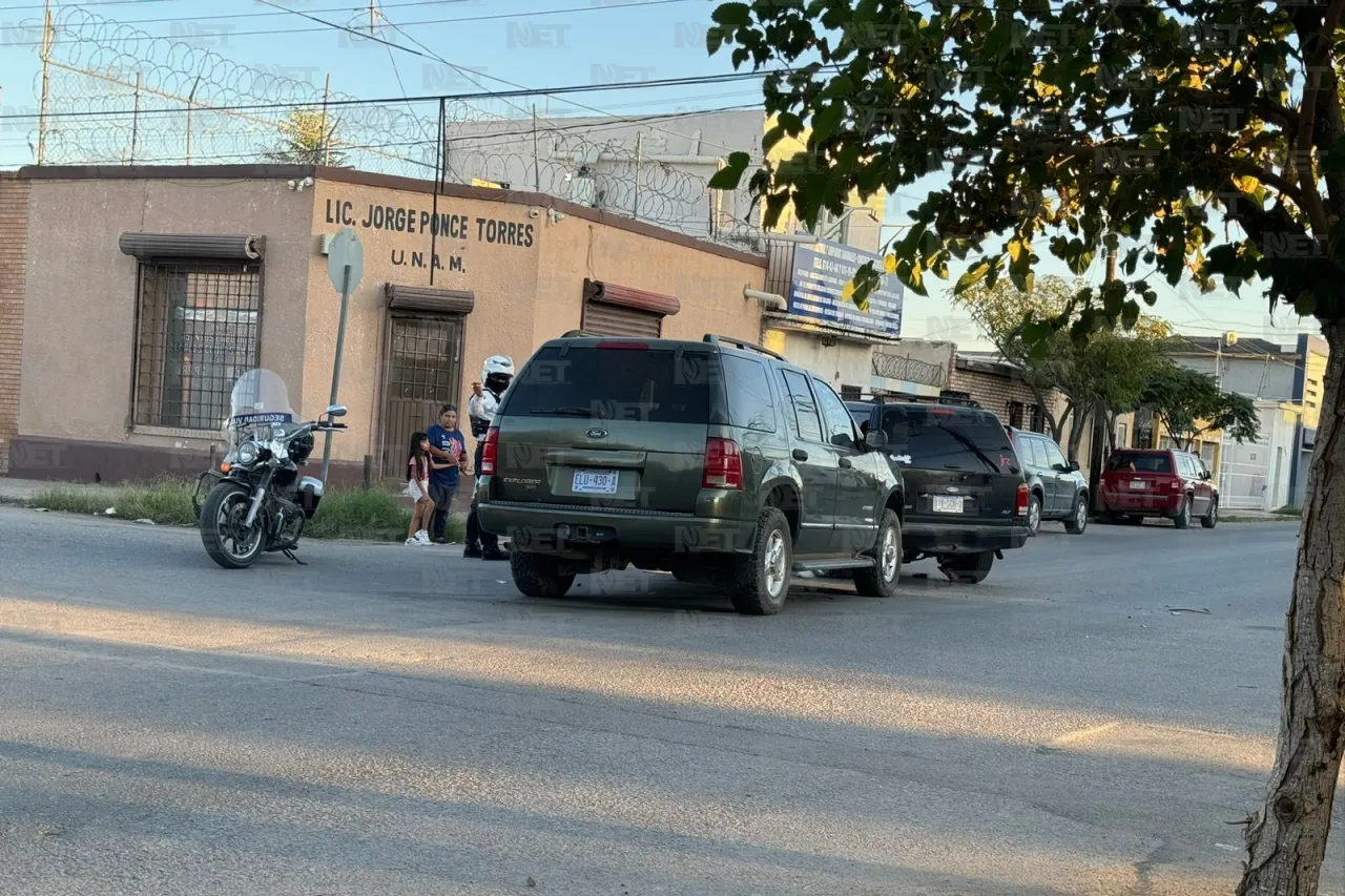 Chocan y bloquean calle por casi 40 minutos