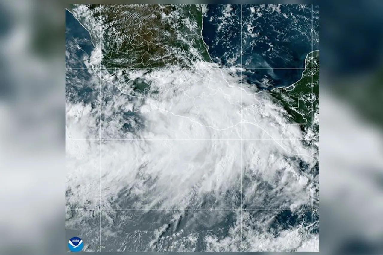 Paso del huracán John deja tres muertos