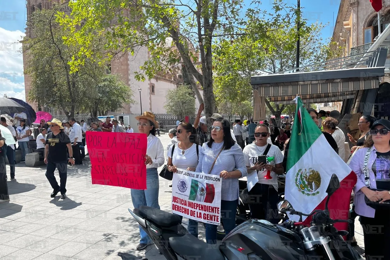 Vuelven trabajadores del PF a manifestarse afuera de Congreso del Estado