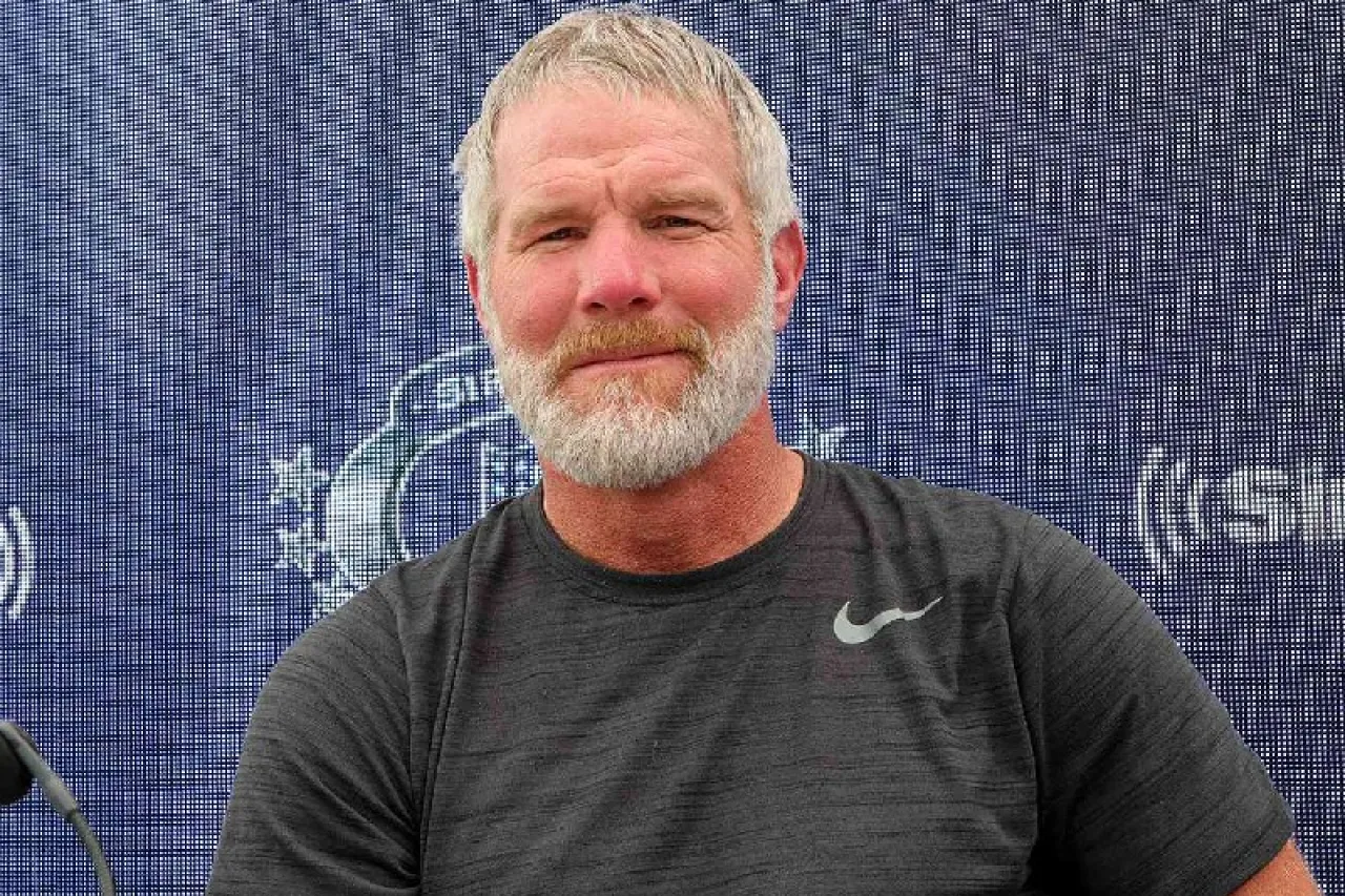 Revela Brett Favre que padece Enfermedad de Parkinson