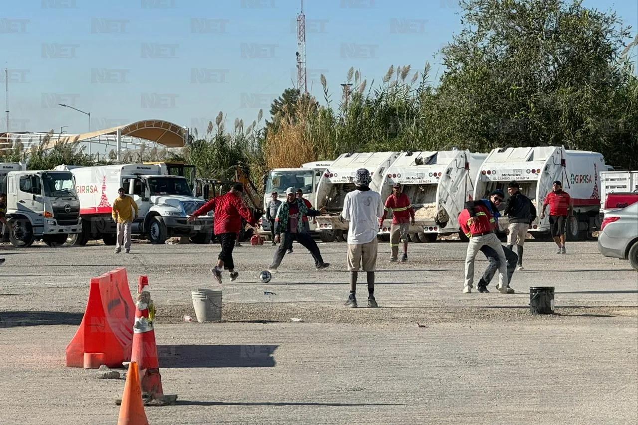 Trabajadores de Hermer bloquean salida de camiones de basura