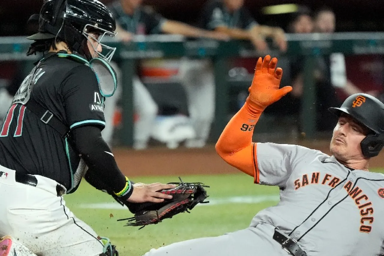 Gigantes sobrepasan a los Diamondbacks