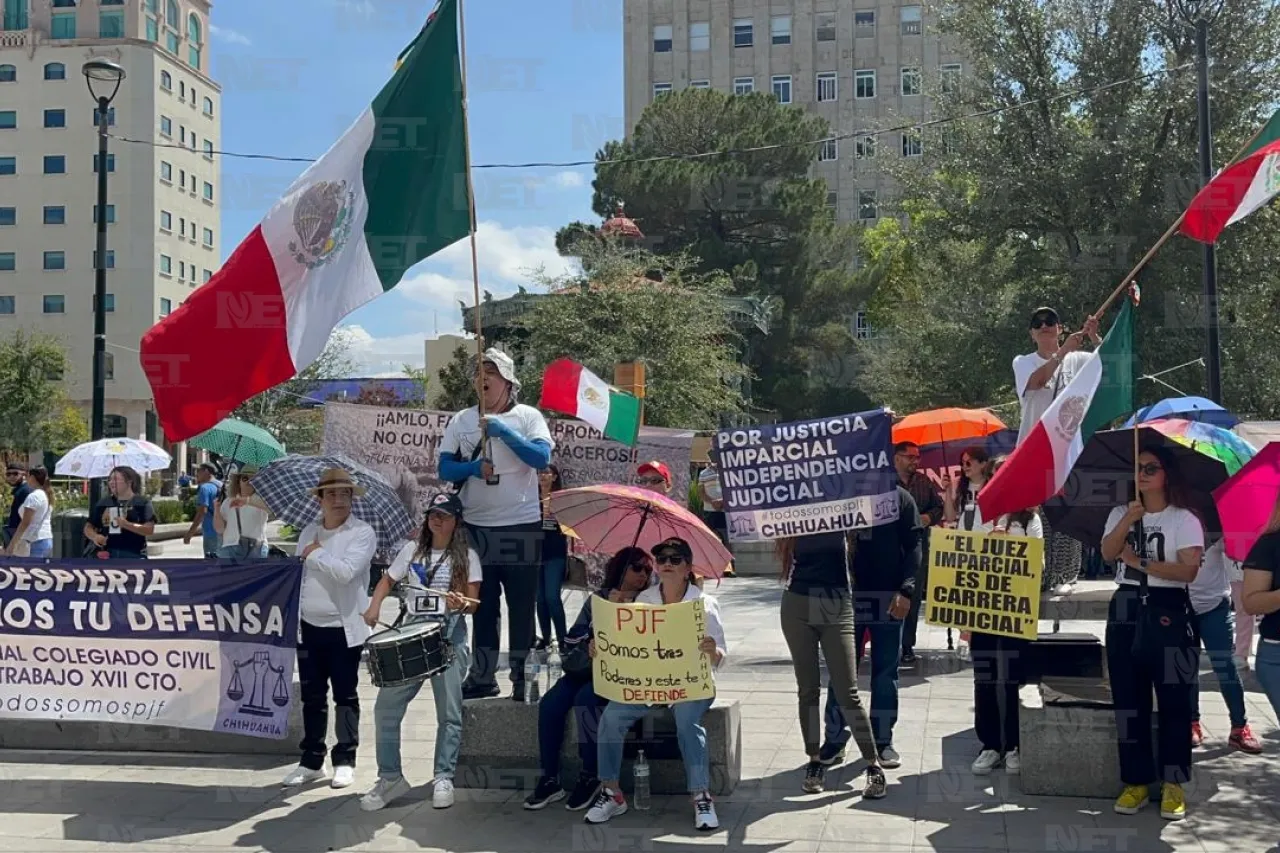 Vuelven trabajadores del PF a manifestarse afuera de Congreso del Estado