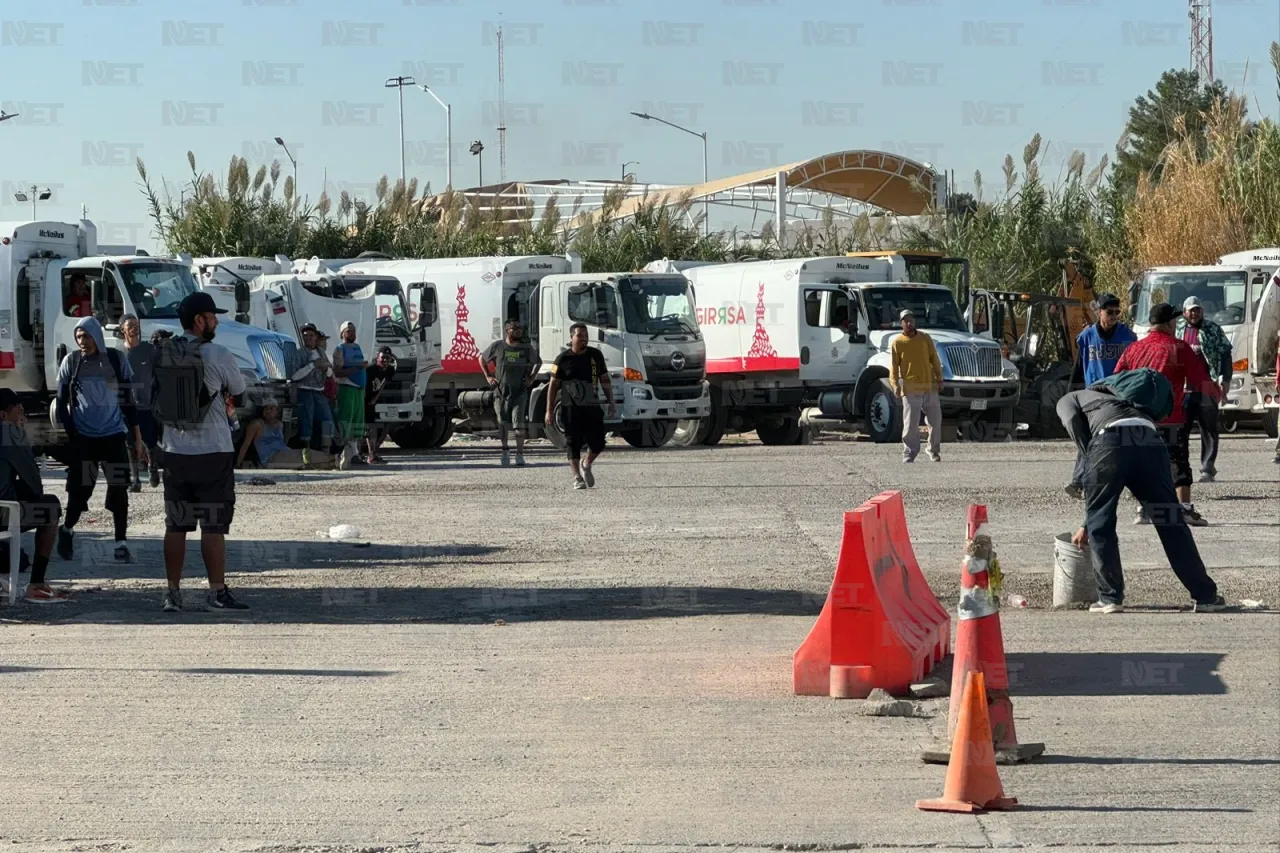 Trabajadores de Hermer bloquean salida de camiones de basura