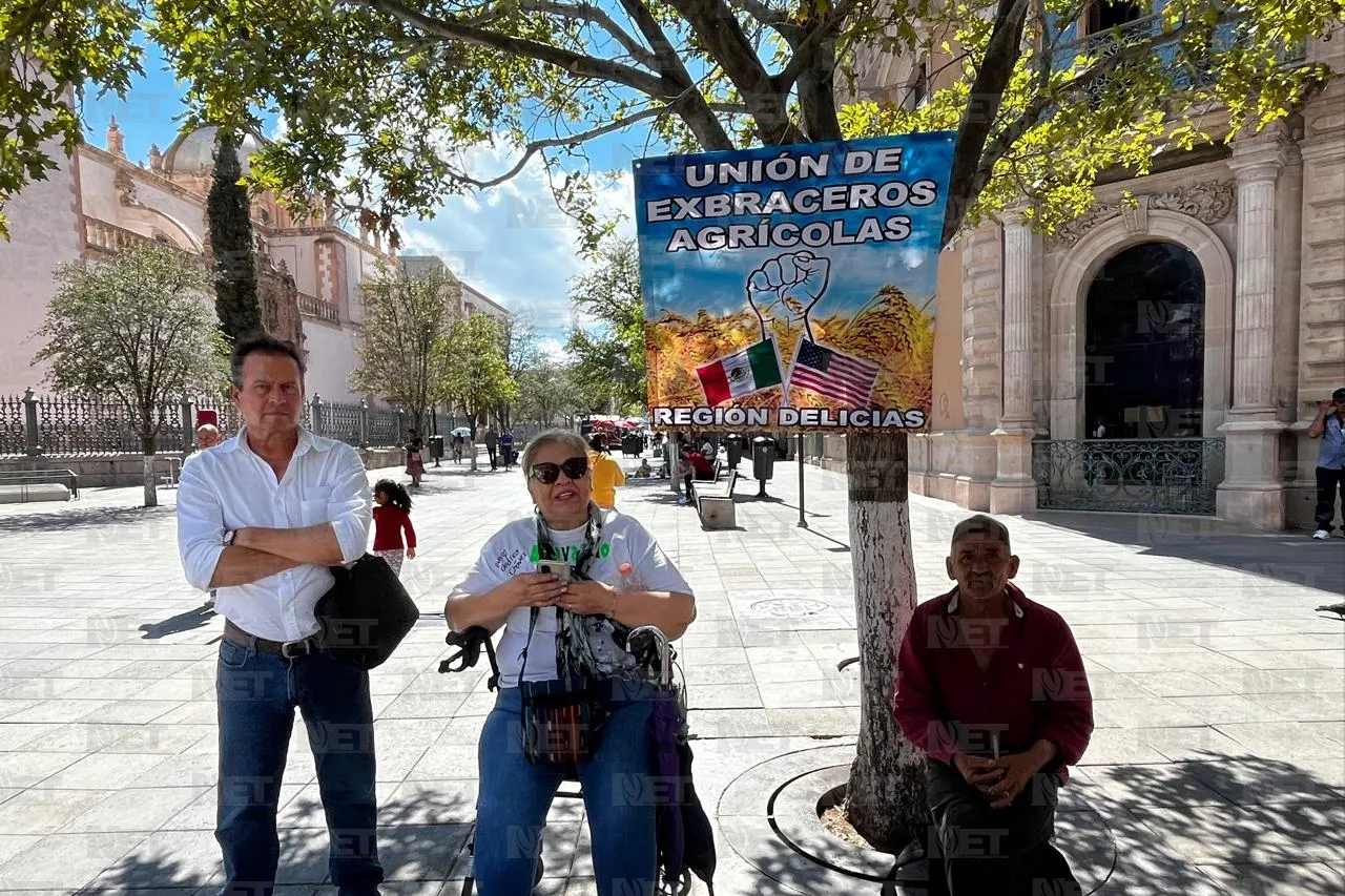 Recriminan a AMLO el pago pendiente a exbraceros y sus familiares 