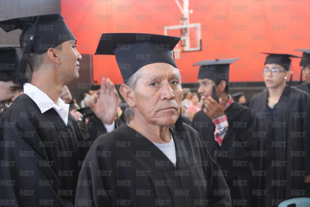 Se gradúan 90 estudiantes de los Casef