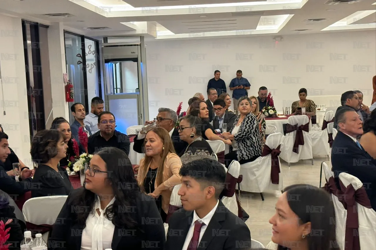 Acompaña alcalde a asamblea del Instituto y Colegio de Contadores Públicos