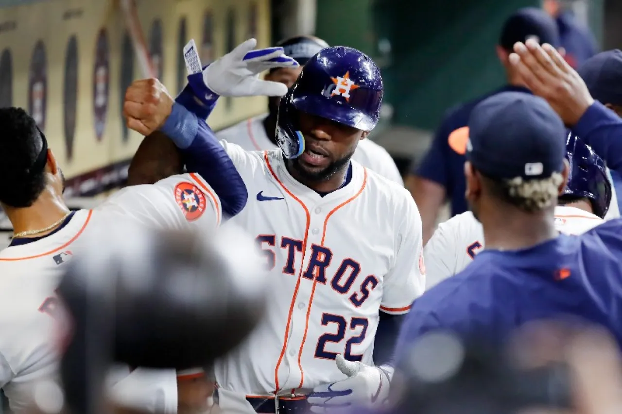 Astros completa su remontada para llegar a tierra prometida