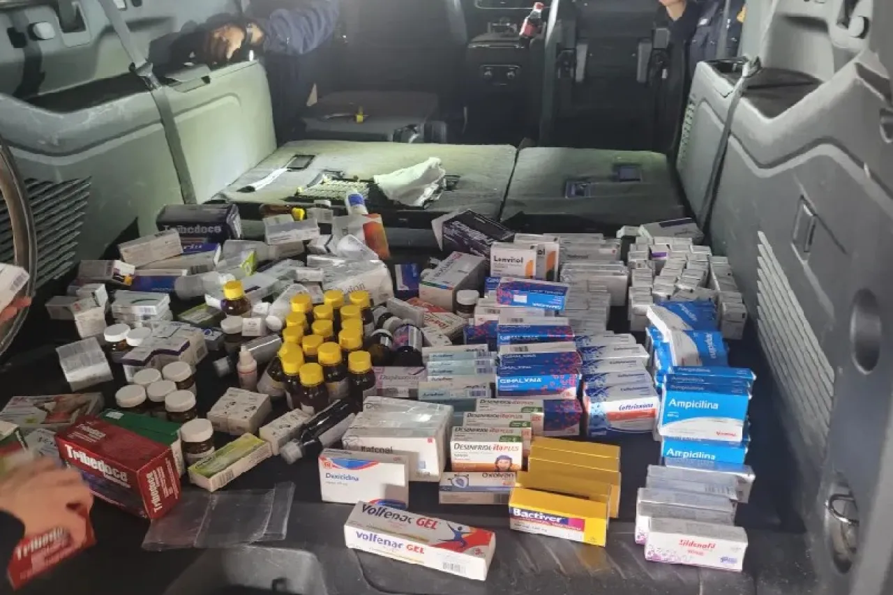 Detienen a mujer por querer cruzar a El Paso con más de 300 kilos de salchichón