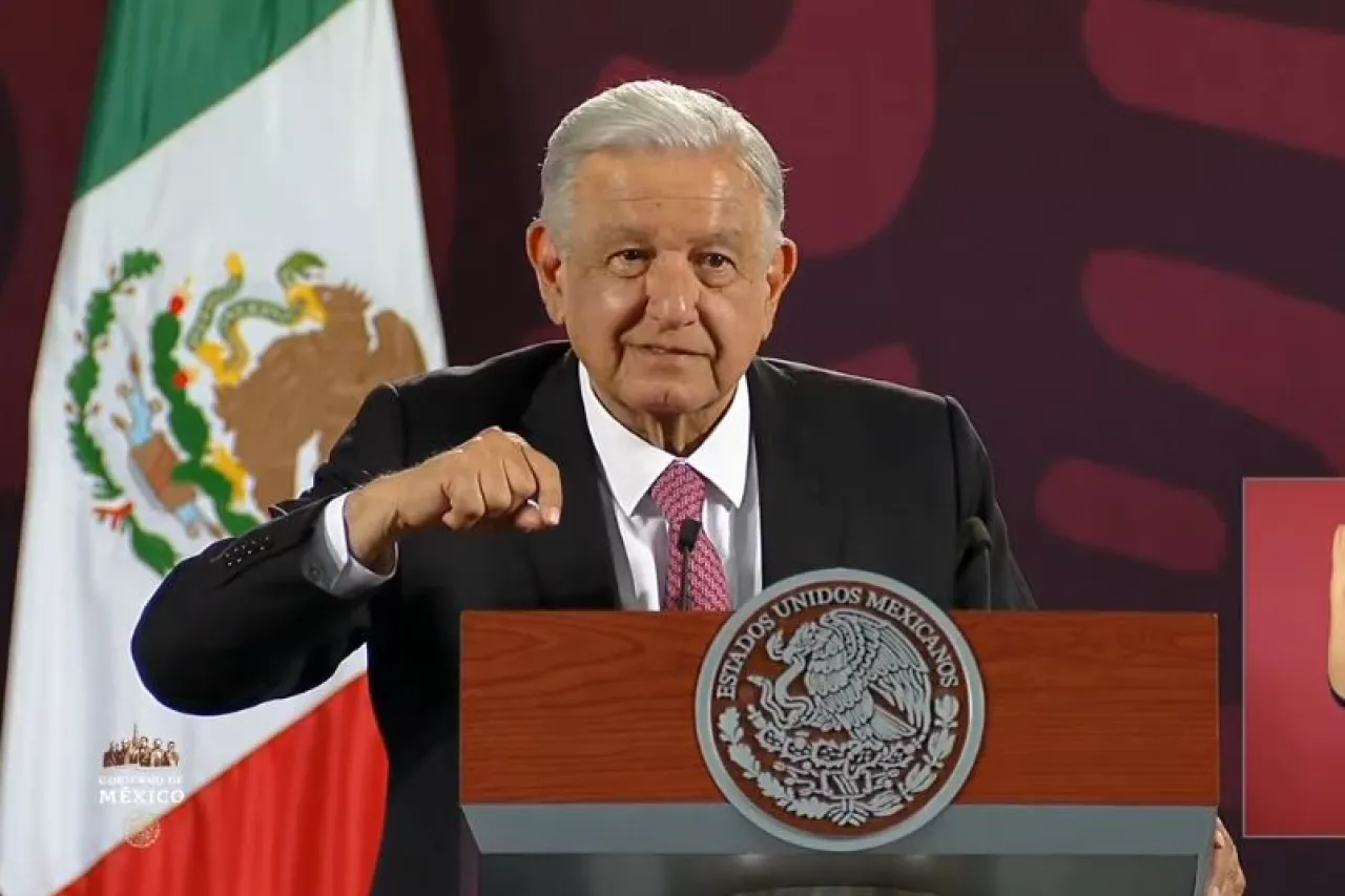 Pregona AMLO austeridad en su despedida, pero prodiga generosidad a sus amigos