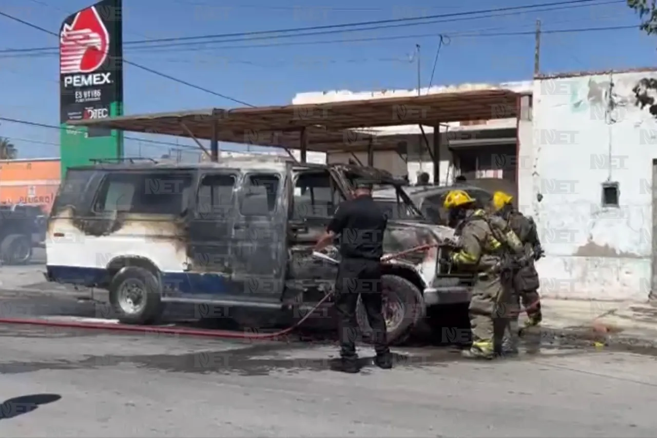 Incendio consume camioneta 