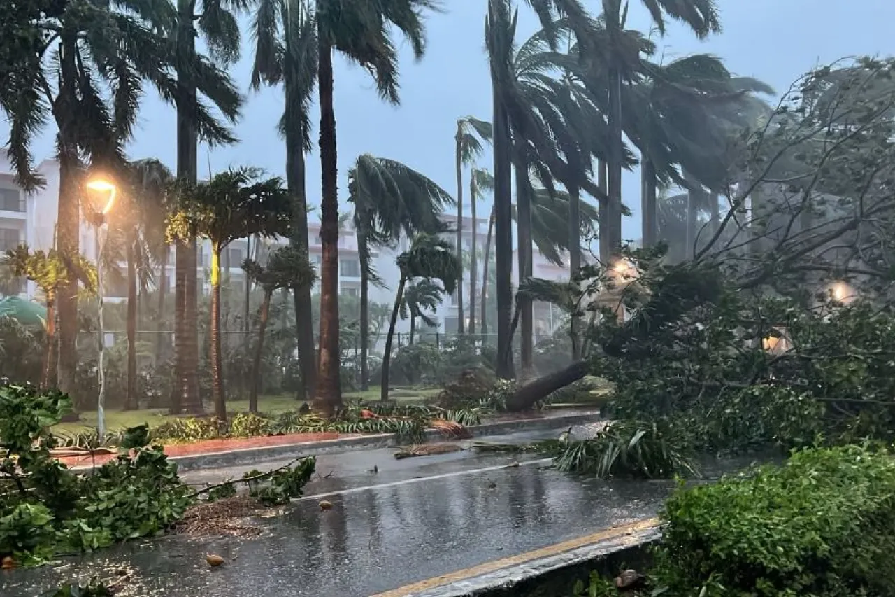 Tormenta tropical 'Helene' causa alerta roja en Quintana Roo